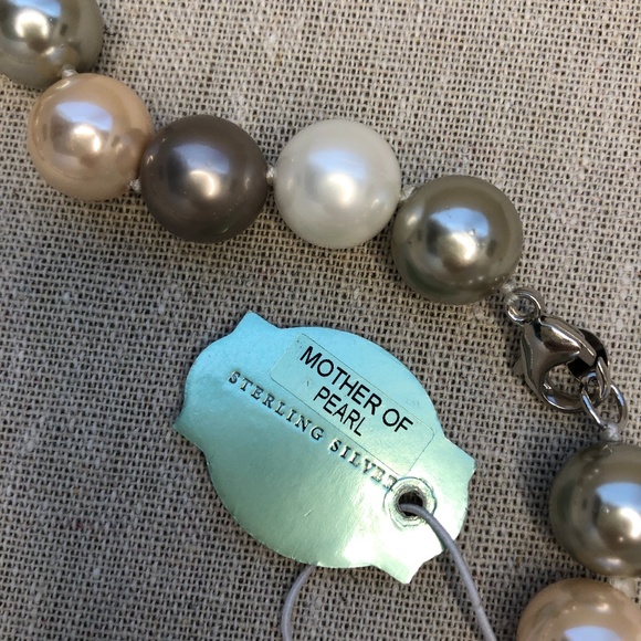 IRIS & LILY Multicolored Mother of Pearls Necklace - Picture 6 of 9